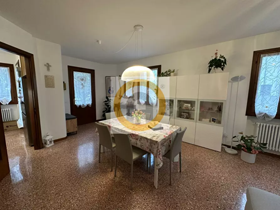 Immagine 2 di Casa bifamiliare in vendita  a Bassano Del Grappa