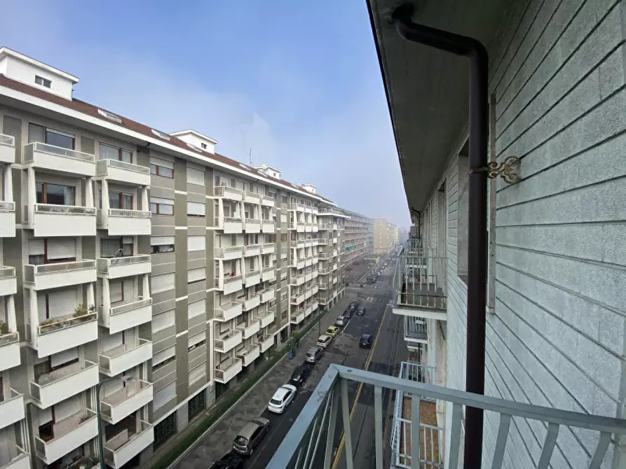 Immagine 11 di Appartamento in vendita  in Via Genova 211 a Torino