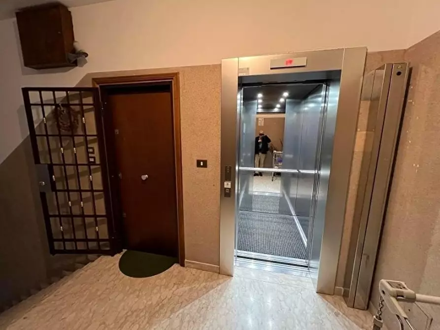 Immagine 19 di Attico in vendita  in via vittoria a Bologna