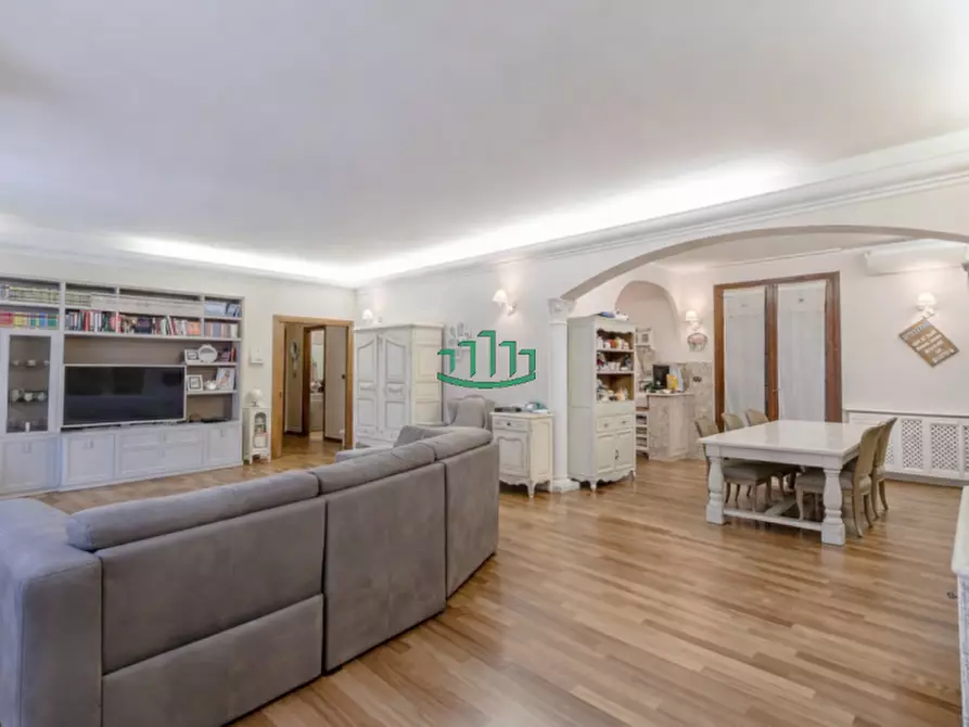 Immagine 1 di Casa bifamiliare in vendita  in via toscana a Bologna