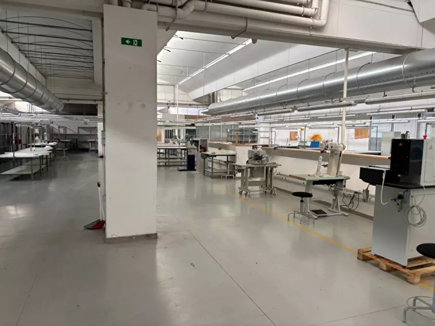 Immagine 1 di Capannone industriale in affitto  in VIA PIETRO NENNI a Sesto Fiorentino