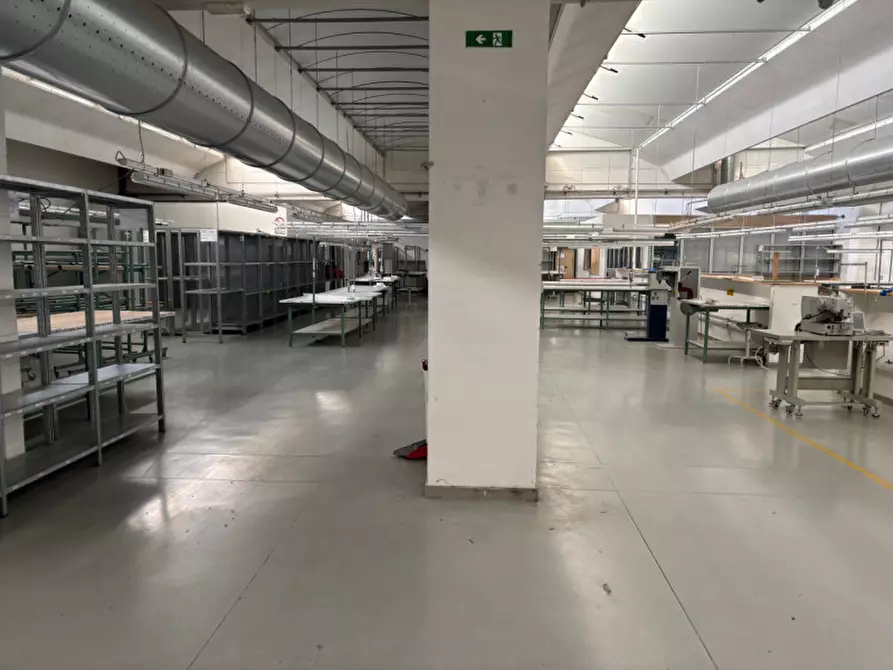 Immagine 3 di Capannone industriale in affitto  in VIA PIETRO NENNI a Sesto Fiorentino