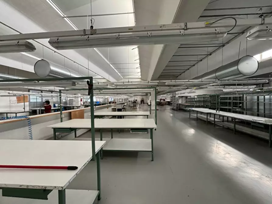 Immagine 6 di Capannone industriale in affitto  in VIA PIETRO NENNI a Sesto Fiorentino