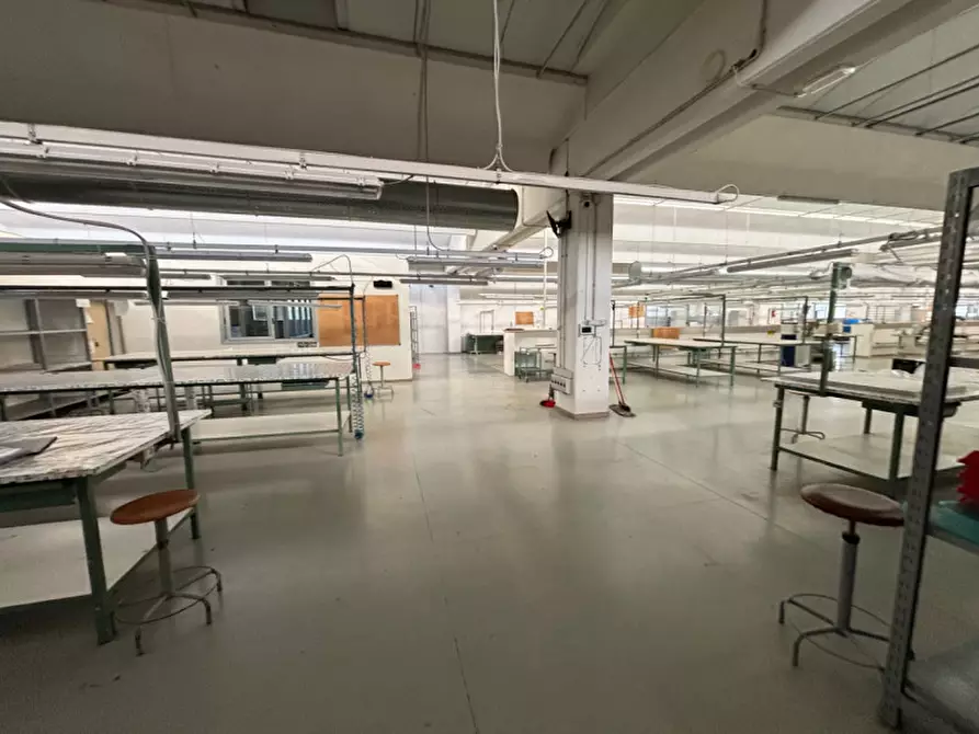 Immagine 7 di Capannone industriale in affitto  in VIA PIETRO NENNI a Sesto Fiorentino