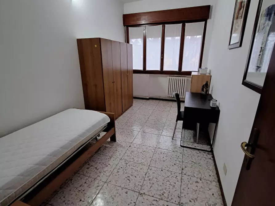 Immagine 2 di Appartamento in affitto  a Modena