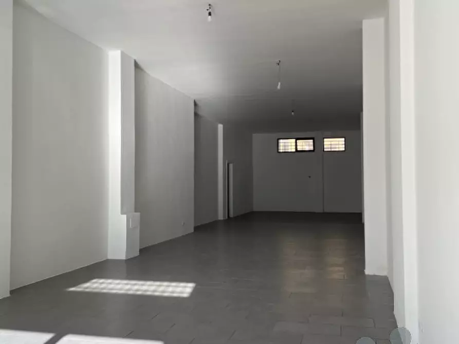 Immagine 1 di Negozio in vendita  in Via Capitano Ritucci, 33b a Lecce