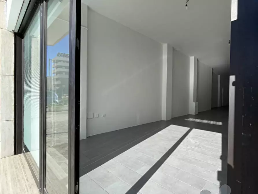 Immagine 3 di Negozio in vendita  in Via Capitano Ritucci, 33b a Lecce