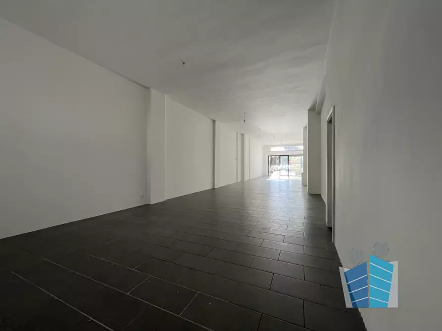 Immagine 5 di Negozio in vendita  in Via Capitano Ritucci, 33b a Lecce