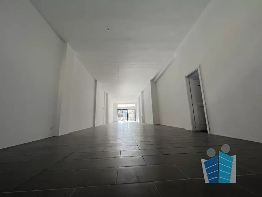 Immagine 6 di Negozio in vendita  in Via Capitano Ritucci, 33b a Lecce