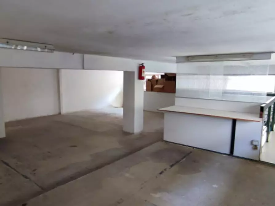 Immagine 2 di Negozio in affitto  in VIA DA VESTEA a Pescara