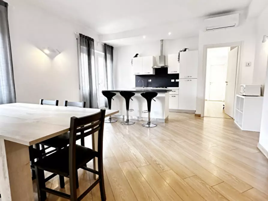 Immagine 3 di Appartamento in vendita  in Via Pietro Cartoni a Roma