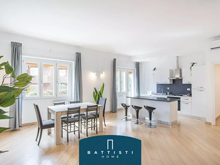 Immagine 2 di Appartamento in vendita  in Via Pietro Cartoni a Roma