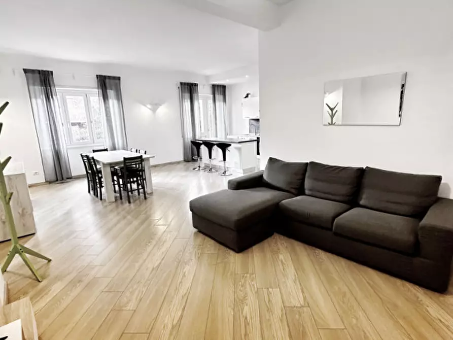 Immagine 5 di Appartamento in vendita  in Via Pietro Cartoni a Roma