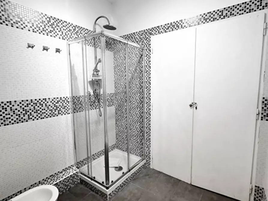 Immagine 10 di Appartamento in vendita  in Via Pietro Cartoni a Roma