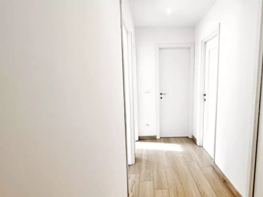 Immagine 11 di Appartamento in vendita  in Via Pietro Cartoni a Roma