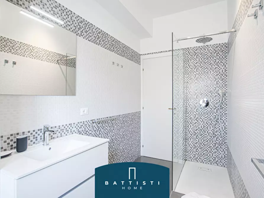 Immagine 22 di Appartamento in vendita  in Via Pietro Cartoni a Roma