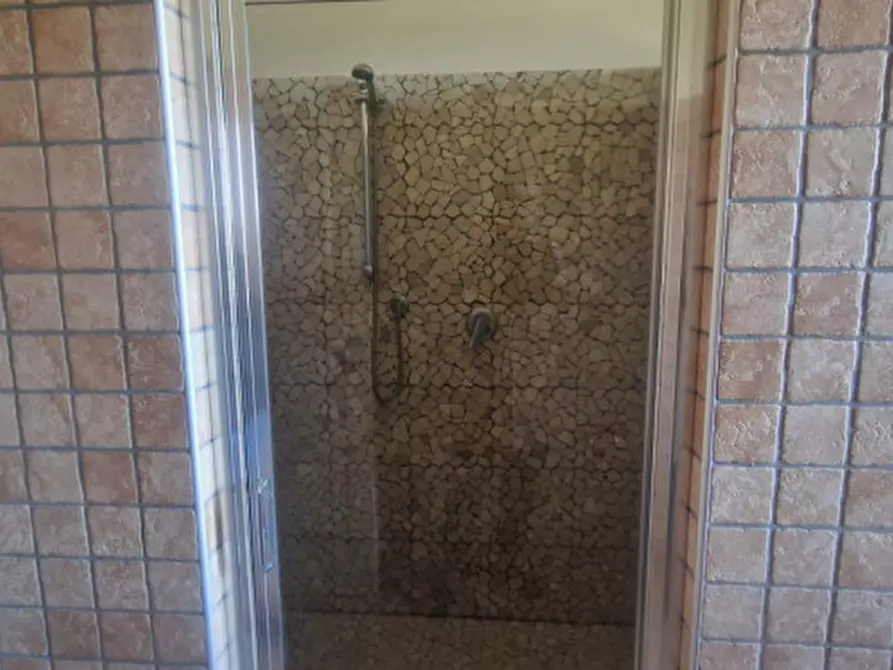 Immagine 18 di Rustico / casale in vendita  in centro a Rosciano