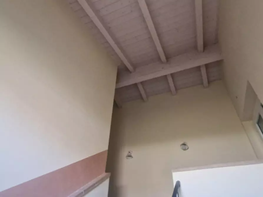 Immagine 25 di Rustico / casale in vendita  in centro a Rosciano