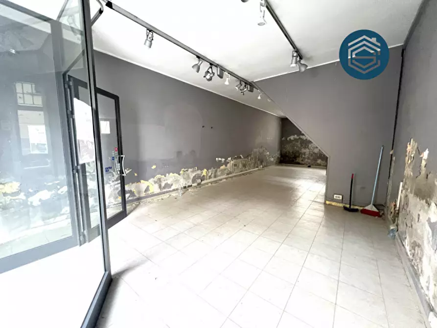 Immagine 5 di Negozio in vendita  in Via Vittorio Veneto 14 a Campi Bisenzio