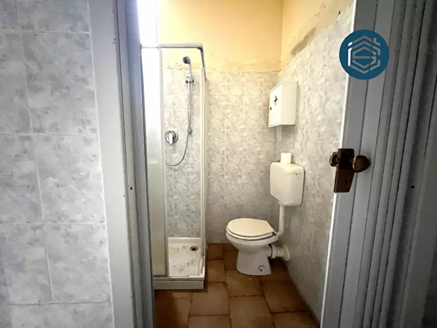 Immagine 10 di Negozio in vendita  in Via Vittorio Veneto 14 a Campi Bisenzio