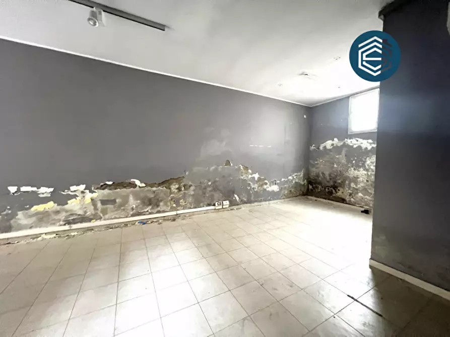 Immagine 11 di Negozio in vendita  in Via Vittorio Veneto 14 a Campi Bisenzio