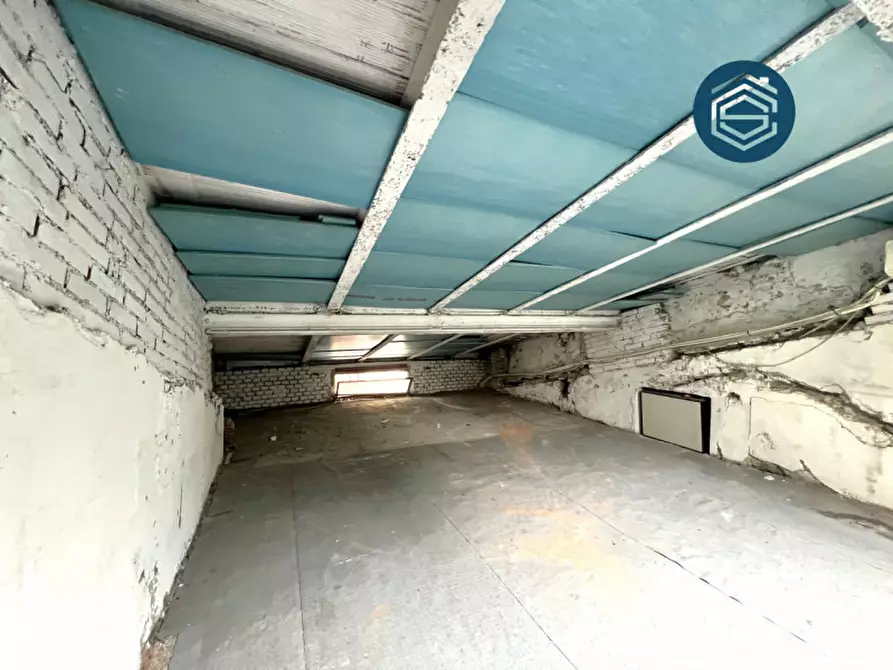 Immagine 13 di Negozio in vendita  in Via Vittorio Veneto 14 a Campi Bisenzio