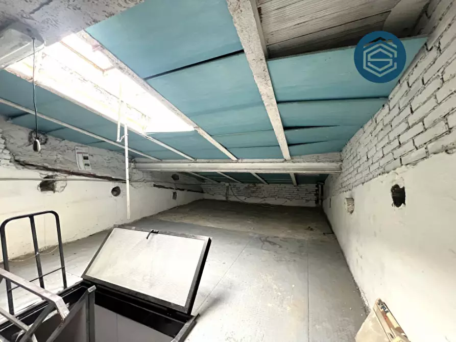 Immagine 14 di Negozio in vendita  in Via Vittorio Veneto 14 a Campi Bisenzio