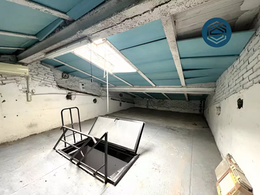 Immagine 15 di Negozio in vendita  in Via Vittorio Veneto 14 a Campi Bisenzio