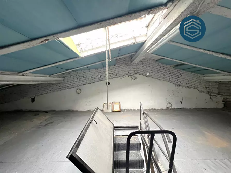 Immagine 19 di Negozio in vendita  in Via Vittorio Veneto 14 a Campi Bisenzio