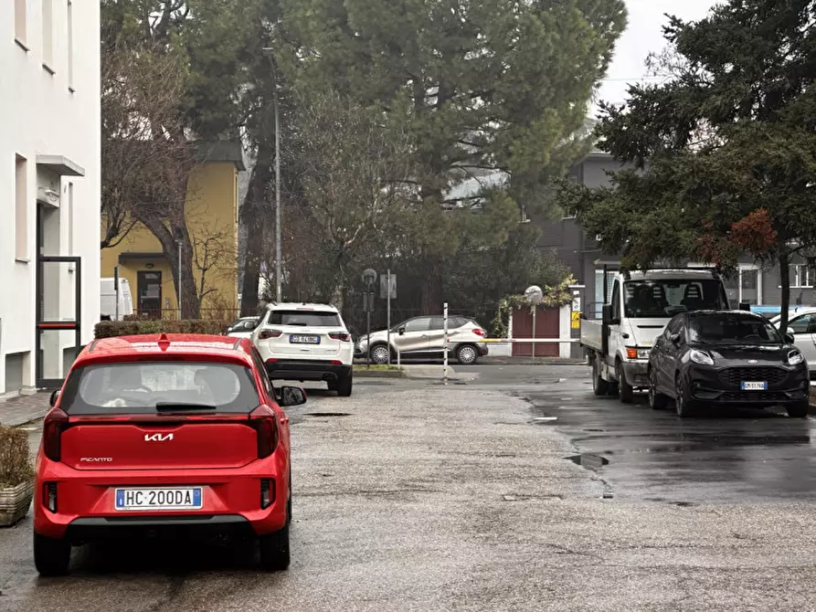 Immagine 3 di Negozio in vendita  in Via Filippo De Pisis a Bologna