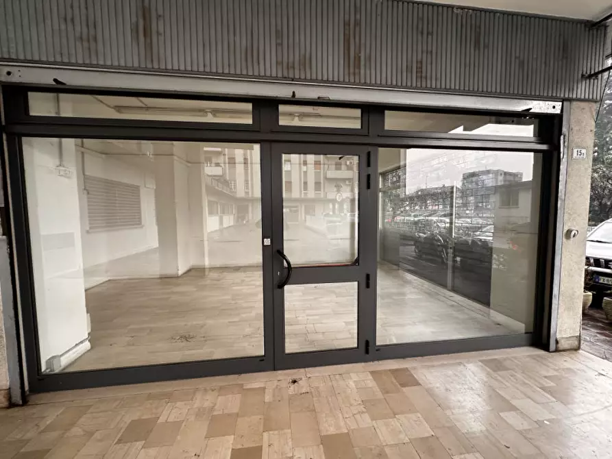 Immagine 6 di Negozio in vendita  in Via Filippo De Pisis a Bologna