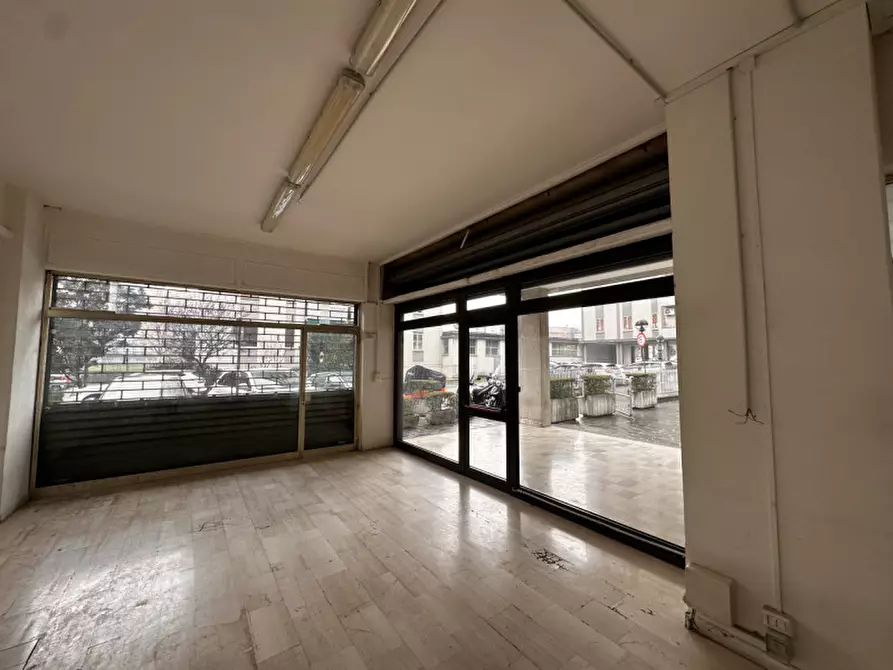 Immagine 9 di Negozio in vendita  in Via Filippo De Pisis a Bologna