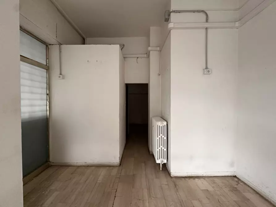 Immagine 10 di Negozio in vendita  in Via Filippo De Pisis a Bologna