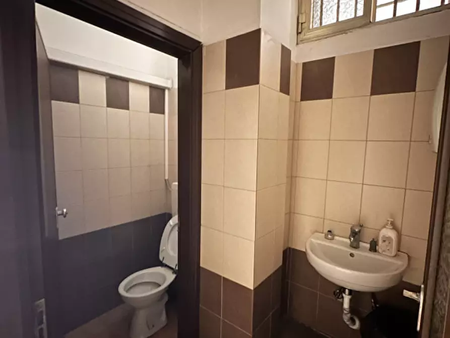 Immagine 11 di Negozio in vendita  in Via Filippo De Pisis a Bologna