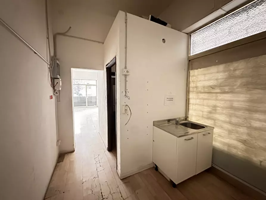 Immagine 12 di Negozio in vendita  in Via Filippo De Pisis a Bologna