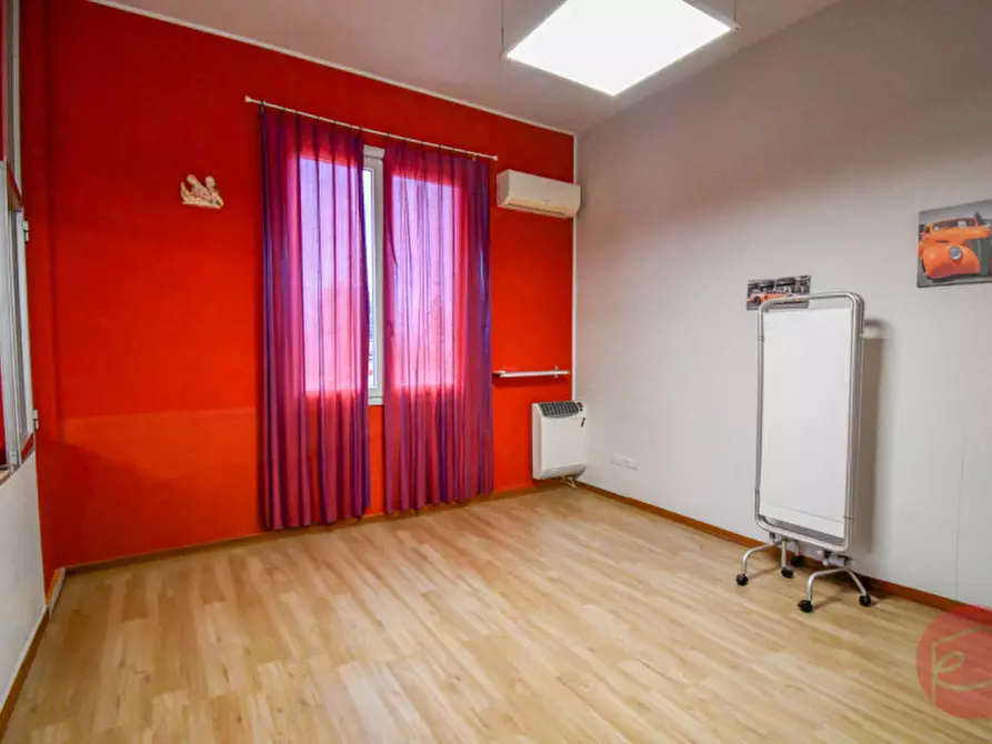 Immagine 5 di Negozio in affitto  a Cesena