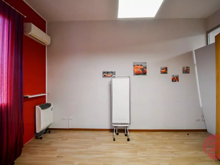 Immagine 6 di Negozio in affitto  a Cesena