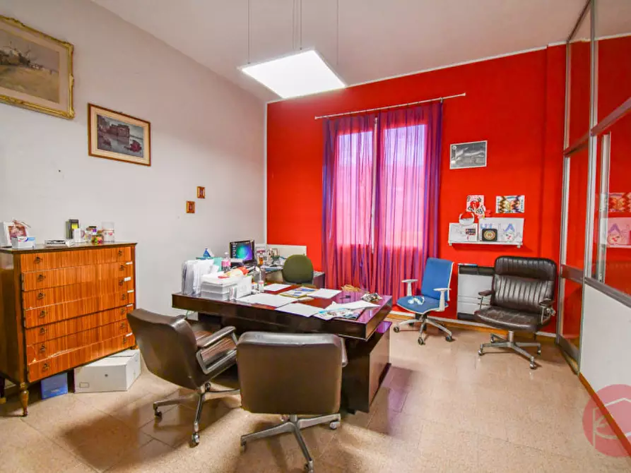 Immagine 8 di Negozio in affitto  a Cesena