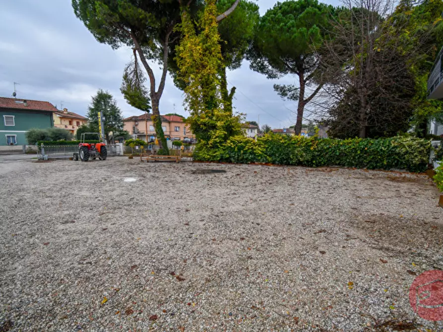 Immagine 20 di Negozio in affitto  a Cesena
