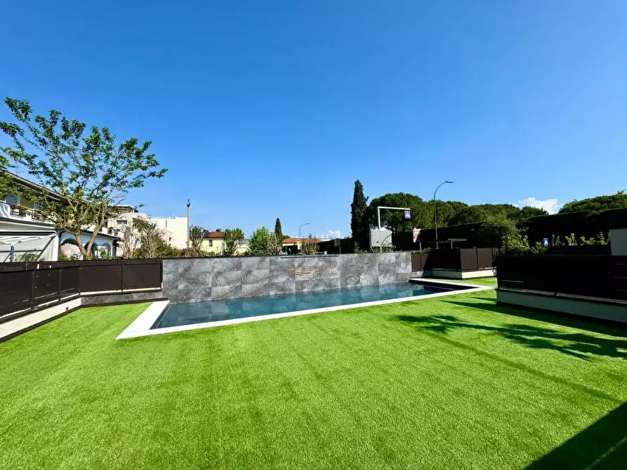 Immagine 6 di Appartamento in vendita  a Peschiera Del Garda