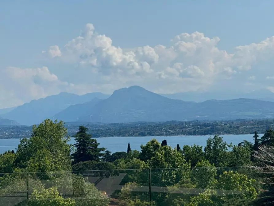 Immagine 8 di Appartamento in vendita  a Peschiera Del Garda