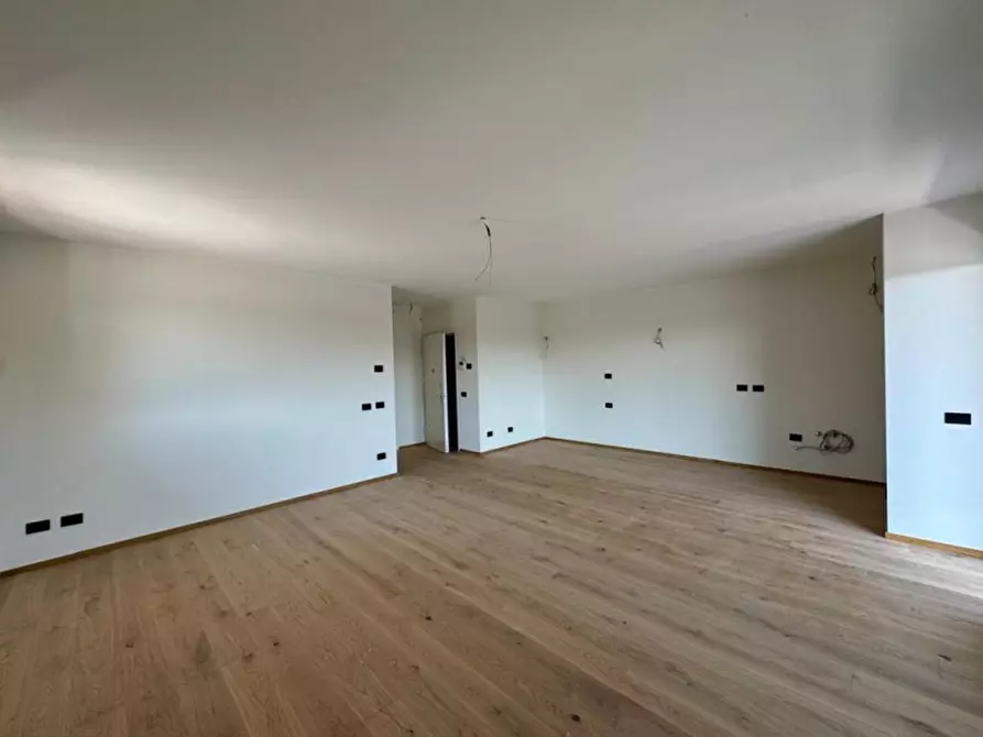 Immagine 9 di Appartamento in vendita  a Peschiera Del Garda