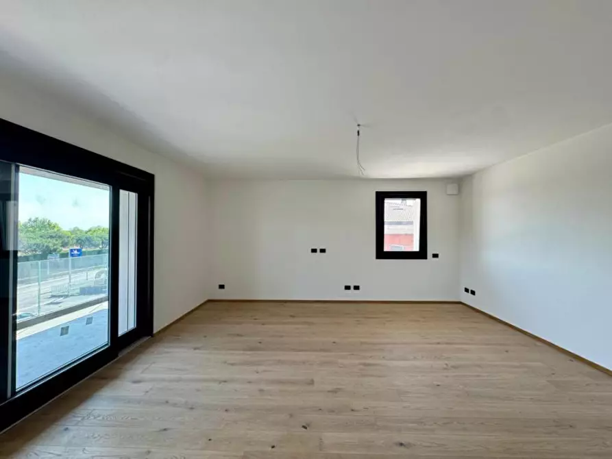Immagine 10 di Appartamento in vendita  a Peschiera Del Garda