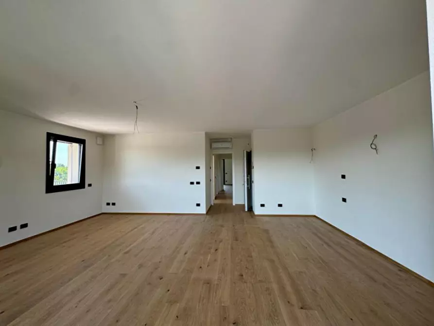 Immagine 12 di Appartamento in vendita  a Peschiera Del Garda