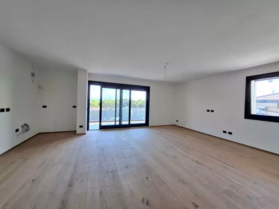 Immagine 13 di Appartamento in vendita  a Peschiera Del Garda