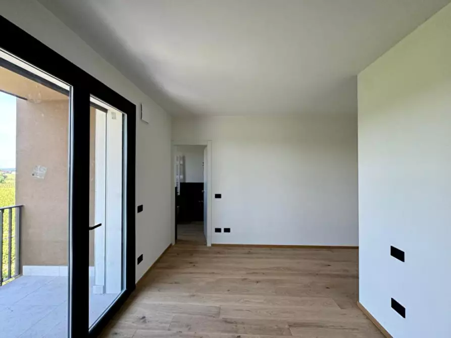 Immagine 15 di Appartamento in vendita  a Peschiera Del Garda