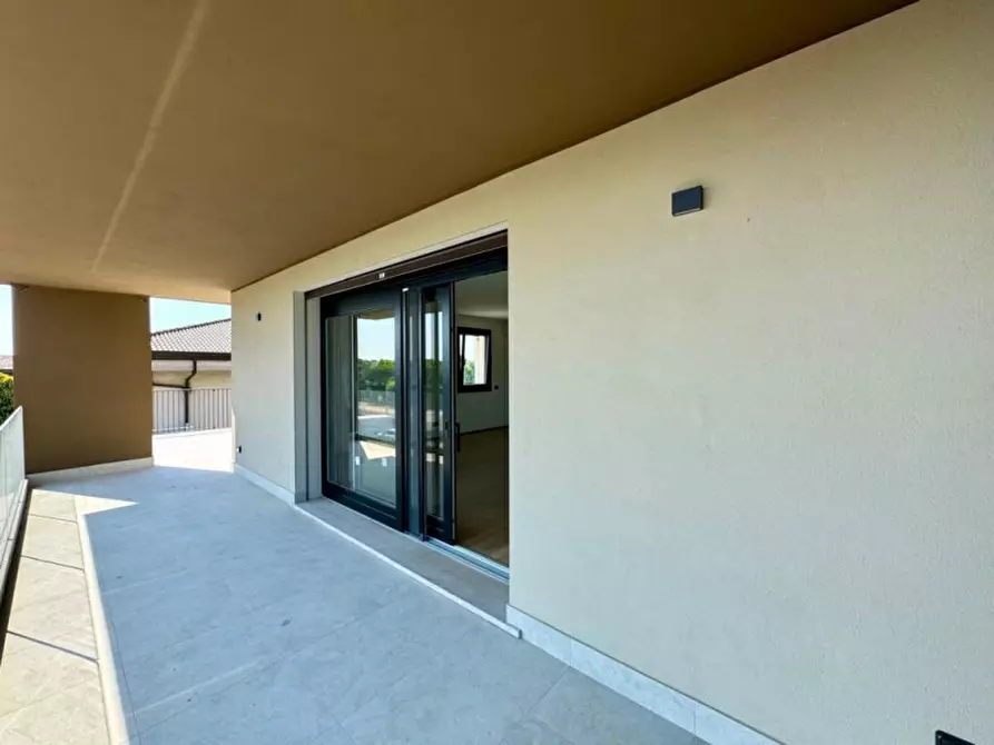 Immagine 16 di Appartamento in vendita  a Peschiera Del Garda