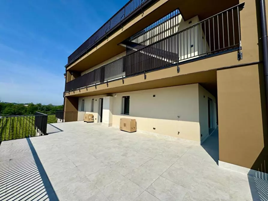 Immagine 17 di Appartamento in vendita  a Peschiera Del Garda