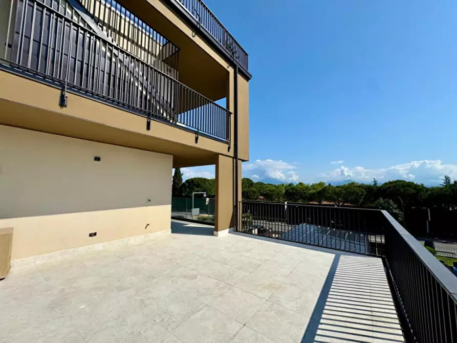 Immagine 19 di Appartamento in vendita  a Peschiera Del Garda