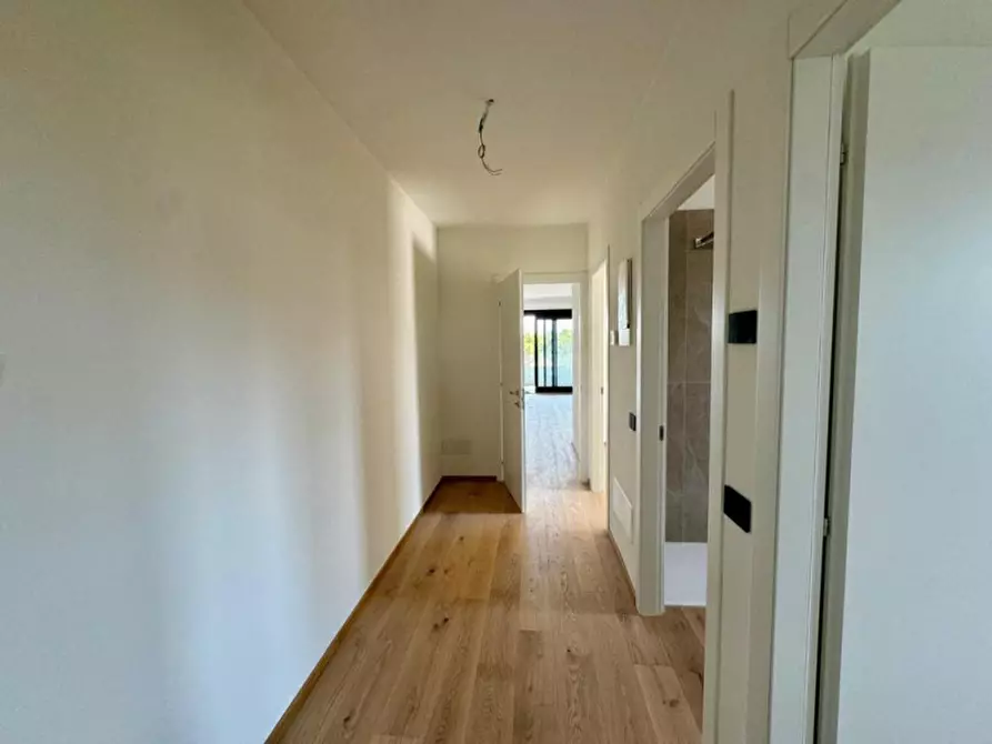 Immagine 21 di Appartamento in vendita  a Peschiera Del Garda